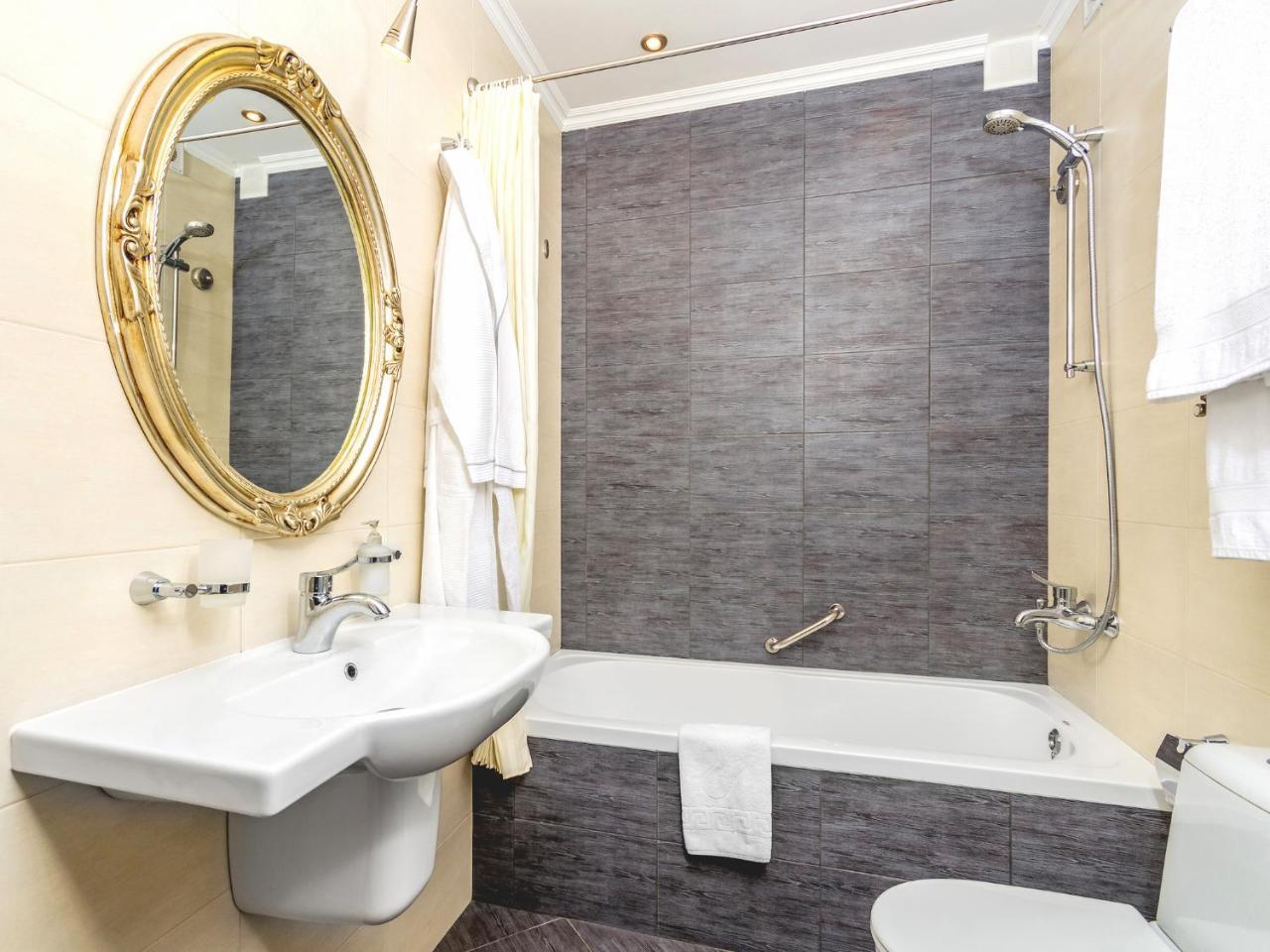 Gregory Hotel Dendrarium Park Chişinău Extérieur photo